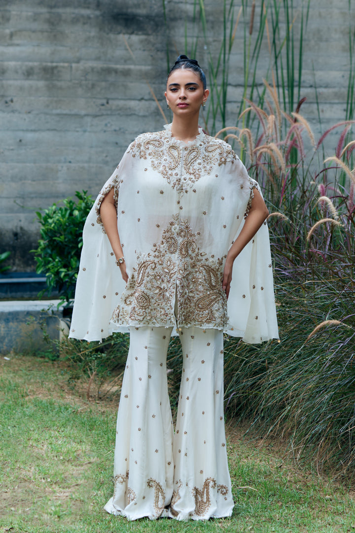 Aveline Cape Set