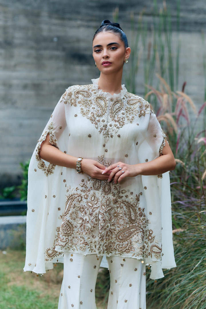 Aveline Cape Set